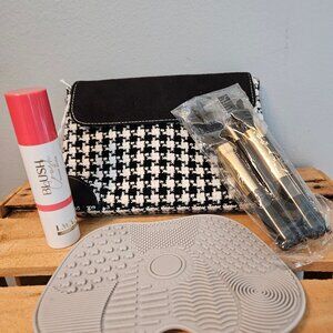 Makeup Kit: Bag/ Brushes / Brush Cleaning Mat / Blush / Make-up Pallet